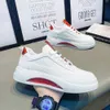 Sapatos brancos para homens primavera couro casual branco mcqueen almofada de ar sapatos para homens 2024 novos sapatos esportivos na moda