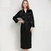 Vêtements de nuit pour femmes Femmes Satin Soie Robe de nuit Sexy Col V Long Style Peignoirs Creux Dentelle Imitation Kimono