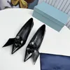 Casual Designer Mode Femmes Sandales Noir Véritable Cuir Point Toe Fleurs Talons Hauts Sangles Chaussures Mariée Chaussures De Mariage Chaussures D'usine