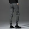 Czarne spodnie męskie spodnie w kratę sprężyste i jesienne Slim Pants Men Szare Stripe Sfers 2838 Pantalones Hombre 240220