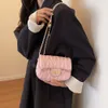 Xiaoxiangjia popularna tekstura łańcucha mały kwadrat 2023 Nowy wczesny jesień na Instagramie moda jedno ramię Crossbody's Bag 85% Factory Direct