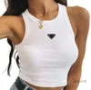 Hot Pr-a Été Blanc Femmes T-Shirt T-shirts Crop Top Broderie Sexy Épaule Noir Débardeur Casual Sans Manches Dos Nu Chemises De Luxe Designer Couleur Unie Gilet Sexy slim