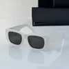 654 Black Squared Sunglasses Dark Grey Lenses Women Shades Sonnenbrille Sunnies Gafas de sol UV400 Eyewear with Box