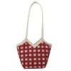 Стильные вечерние сумки, нишевая сумка для отдыха для женщин, плюшевая сумка на плечо в шахматном порядке, контрастного цвета, универсальное ведро в форме сердца для девочек