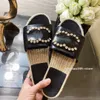 Pantoufles de créateurs Paris Sandal Knit Straw Slipper Femmes Appartements Slides Channel Sandal Slip Mules de luxe Diapositives Plage Femme Tongs Pantoufles en cuir