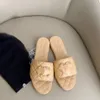 Sandaalsandalen voor designer Women Women Woman Dames dragen klassieke mode zomerstrand binnen doucheruimte brede platte slippers 55424 s