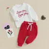 Kledingsets 2024-11-27 Lioraitiin Toddler Boy Valentijnsdag Kleding Letter Borduurwerk Sweatshirt met lange mouwen met vaste kleurenbroek