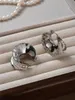 Женские серьги с металлической жемчужной текстурой французского серебра и жемчугом, легкий роскошный дизайн, преувеличенные модные персонализированные серьги с пряжкой