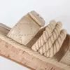 Sándalo de zapato de cuerda famosa diseñadora de lujo sexy mujer interior nuevo verano al aire libre viajero de viajes sliders de cuero sliders de zapatilla plana caja de primavera y otoño dama mula