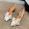 Sandały Buty damskie na sprzedaż 2023 NOWOŚĆ Modne spiczasty światło Nude Orange Bow Women High Heels Letni przypadkowy bankiet Sandały J240224