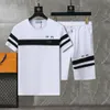 Designer marchio di uomini Sportswear Set Jogger Sumps Stuita da uomo Abbigliamento per fitness sportivo Due pezzi set di magliette a maniche corte + pantaloncini casual maschile per pista da uomo