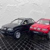 Modèles de voitures moulées sous pression 1/32 échelle BMW X5 véhicule tout-terrain en alliage Simulation voiture délicatesse modèle moulé sous pression statique jouet de collection cadeau de vacances