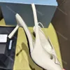 Slingbacks topuklu lüks tasarımcı kadın elbise ayakkabıları altın baskılı deri üçgen toka pompalar sivri ayak ayakkabıları sandalet 7.5 cm yüksekte topuklu kariyer boyutları 35-41 kutu