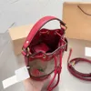 Sac à bandoulière bandoulière sacs de créateurs sac à main femmes élégant sac seau en cuir fraise grand fourre-tout de plage sac à main dame 230223326B