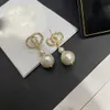 2024 New Women Designer Earrings Fashion Gourd Twist Pearl Letter Earrings 18K Gold Diamond c Letter Pearl Jewelry Gifts