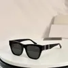 Designer Classic Protective Sunglasses pour hommes et femmes.