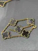 Bracelet de créateur en or rose pour femme V-Gold 18 carats nacreBracelet à cinq fleurs femme plaqué calcédoine naturelle cristal Fritillaria calcédoine avec boîte