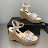 Nuova piattaforma a cuneo sandali pompe tacchi da donna designer di lusso in pelle cinghia caviglia tacchi pesanti tacchi feste per festi