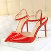 Sandały Kobiety 10,5 cm obcasów złote sandały Lady błyszcząca skórzana striptizer Sandles Sandles Wedding Bridal Prom Sexy Fetish Red Shoesl2402