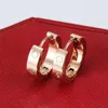 2024 Silver Hoop أقراط جولة ذهبية الأقراط Titanium Steel 18K Rose Stud Gold Love أقراط للمرأة الرائعة