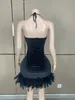 Abbigliamento da palco Strass dorati Piuma nera Velluto MINI Abito Cantante femminile Spettacolo serale Costume Compleanno Festeggia sexy