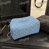 Bolsa de maquiagem feminina com zíper, treliça de diamante, couro / jeans, bolsa de luxo, tendência, embreagem noturna, emblema de hardware dourado, porta-moedas portátil, porta-cartão, mala, chave