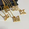 Titânio aço oco 26 letras pingente colar feminino 18k ouro letra maiúscula luxo brilhante corrente colares designer jóias