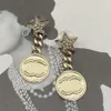 Orecchini di marca di alta struttura Orecchini con lettera Orecchini in argento 925 con borchie in rame Design Donna Perle di cristallo con perno Diamante Moda Donna Gioielli per feste di nozze