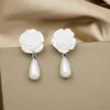 Dangle Küpeler U-Magical Japon Beyaz Gül Çiçeği Asimetrik Küpe Kadınlar İçin Modaya Dönüş Metal Mücevher Aksesuarları