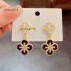 Stud Clover Designer Studs Clip Mother of Pearl Mid Size Ladies Earring Sier Ear anillo para 2024 tiendas de regalos para mujeres de moda