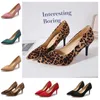 Sandaler 2022 plus storlek 44 Sexig och eleganta kvinnors modeskor Leopardmönster Fashion Point Toe High Heels 8,5 cm Sandaler Chaussure Womens J240224