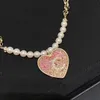 2024 colar de pingente de charme de qualidade de luxo com formato de coração e contas de concha natural de diamante rosa em banhado a ouro 18k PS3146
