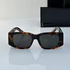 654 Black Squared Sunglasses Dark Grey Lenses Women Shades Sonnenbrille Sunnies Gafas de sol UV400 Eyewear with Box