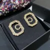 2024 Collier pendentif de charme de qualité de luxe Forme rectangulaire avec diamant et perles de coquillage nature Boucle d'oreille avec boîte de timbre PS3073
