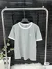 Springsummer New Newe 디자인 트렌디 한 작은 자수 대조 컬러 짧은 슬리브 Tshirt