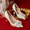 Sandały Women Luksusowy Pearl Bowknot Wedding Bridal Heels Buty 2023 Summer Designer Winted Stiletto Obcowanie