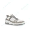 Designer Logo Embossed Luxe Homme Femme Entraîneur Marathon Highway Sports de plein air Chaussure triple blanc rose ciel bleu noir vert jaune Lace Up Sneaker en plein air