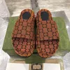 Designer-Sandalen, Hausschuhe, Sommerklassiker, Damen-Plateau-Slides, dicke Plateau-Slipper, Scuffs, mehrfarbige Macaron-Slides aus rosa, blauem Canvas und Denim