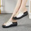 Pantoufles à semelles solides pour femmes, chaussures d'été de haute qualité en Pu, rivets en caoutchouc, grande taille, 2024