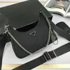 패션 재 편집 2000 2005 Safino Nylon Triangle Bag Luxury Pradhand 여성 캔버스 크로스 바디 핑크 디자이너 가방 남성 체인 클러치 토트 지갑 포크 숄더 가방