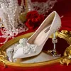 Sandały Women Luksusowy Pearl Bowknot Wedding Bridal Heels Buty 2023 Summer Designer Winted Stiletto Obcowanie