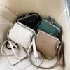 Kvinnors modehandväskor telefonväska bolsas damer crossbody väska koreansk stil 2021 ny kvinnlig messenger väska kysslås säck a m273h
