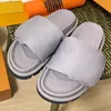 Designer tofflor Louiselies Loupool Pillow Comfort präglade Mules Womens Sandals Rubber Nylon Slipper Summer Slides Män Kvinnor Lyxskor viutonelies EUR35-45