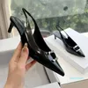 Tasarımcı Kadın Ayak Taşları Patent Deri Elbise 5cm Zarif Yavru Kedi Topuk Sandalet Pompalar Yüksek Topuklu Düğün Akşam Ayakkabıları Kadın Ayakkabı Topuklar