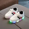 Crianças led sapatos meninos meninas iluminado tênis casuais sapatos brilhantes para criança tênis com sola luminosa tênis de corrida luminoso 240220
