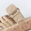 Sándalo de zapato de cuerda famosa diseñadora de lujo sexy mujer interior nuevo verano al aire libre viajero de viajes sliders de cuero sliders de zapatilla plana caja de primavera y otoño dama mula