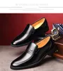 Tamaño para hombre Vestido grande US7-11.5 Zapatos de cuero original formal para hombres para hombres Elegantes casos informales Sociales zapato masculino Anti-Wear Black Man Designer Factory 19311