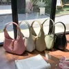 1961 봄과 여름에 여성을위한 빈티지 말 버클 미니 프랑스 겨드랑이 가방 새로운 텍스처 작은 휴대용 메신저 bag267U