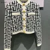 Projektant mody swetry geometryczne wzory medusa słodkie eleganckie swetra z długim rękawem pojedynczy piersi kontrast przycisk koloru miękki