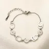 Designer di marca con catena placcata Sier con scatola Famiglia Ragazze Lettera Bracciale regalo classico con gioielli in acciaio inossidabile di alta qualità